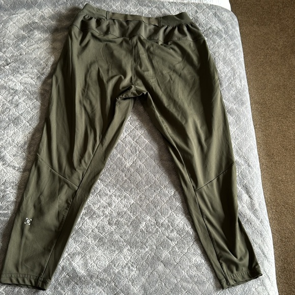 Lululemon HEMMED In Mind Pant Size Small - Picture 4 of 5